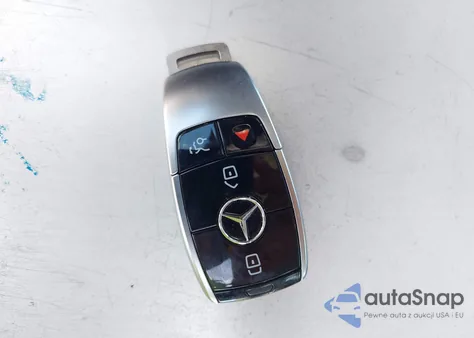 2018 Mercedes-Benz E 300 z USA, uszkodzony, nr VIN WDDZF4JB8JA434973